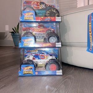 Kids hot wheels shark chomp transporter.